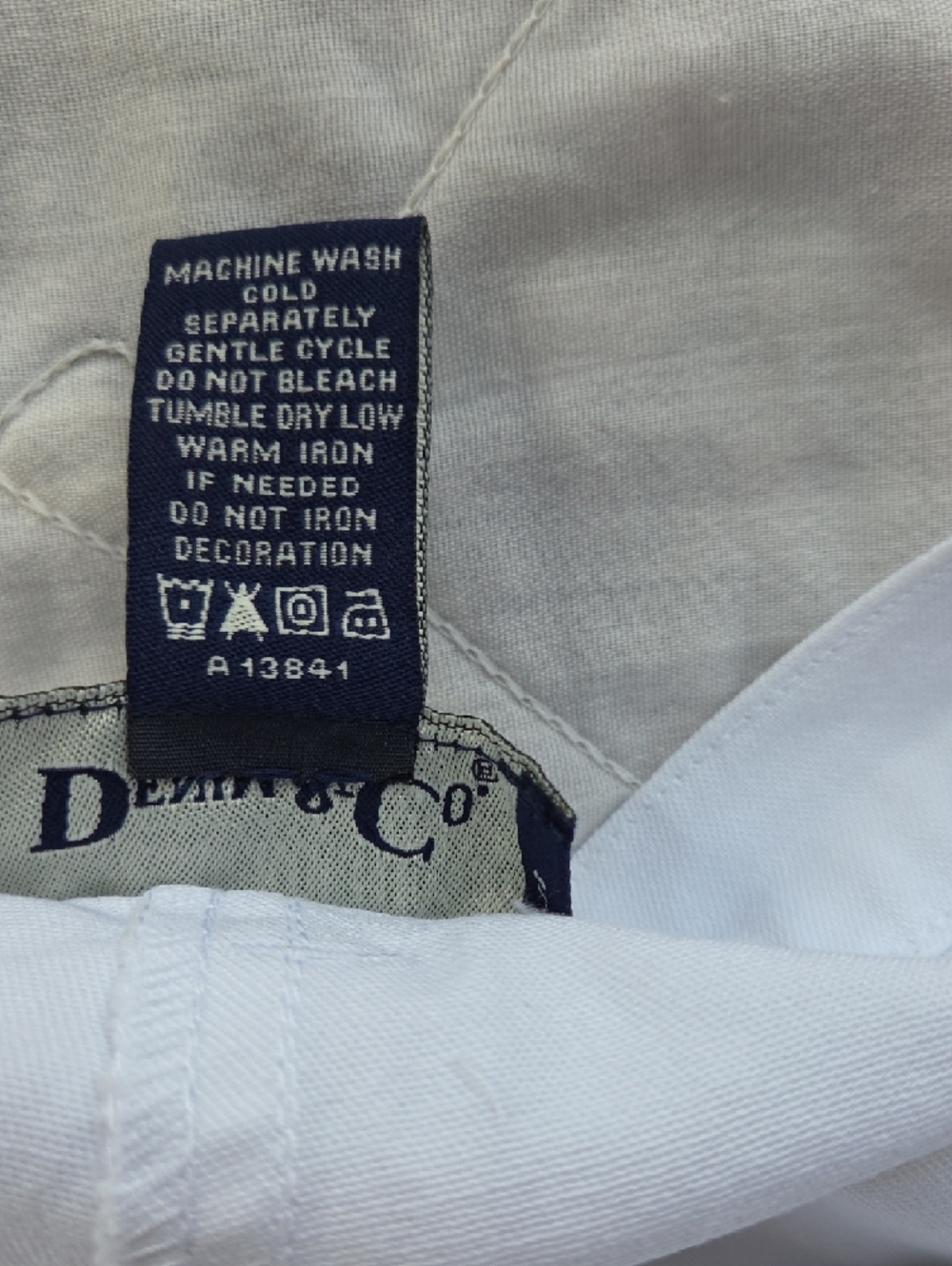 Denim&Co White Cropped Capris with Subtle Pink & Blue Embroidery XL - Picture 6 of 8